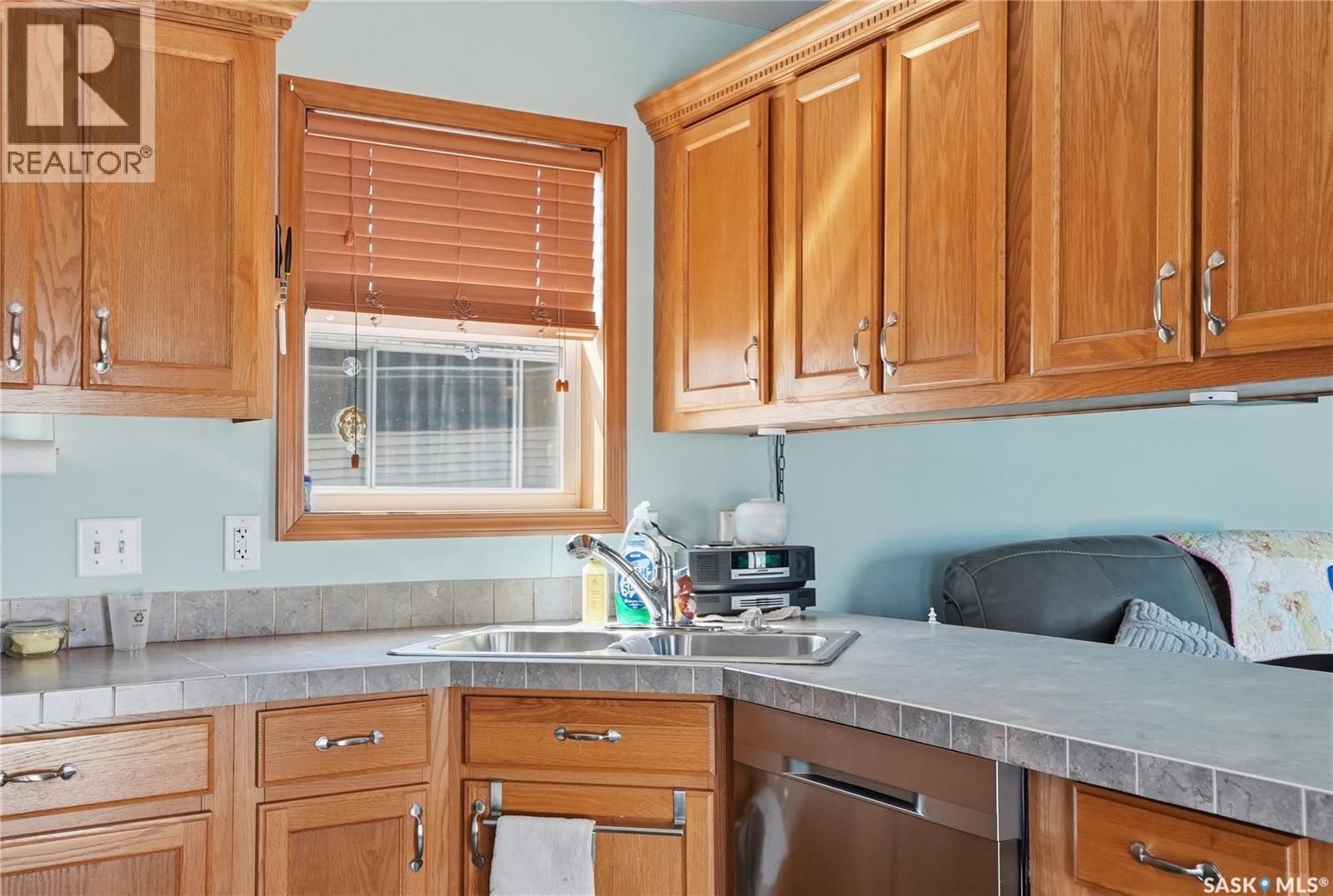 14 401 Railway AVENUE E — photo 12