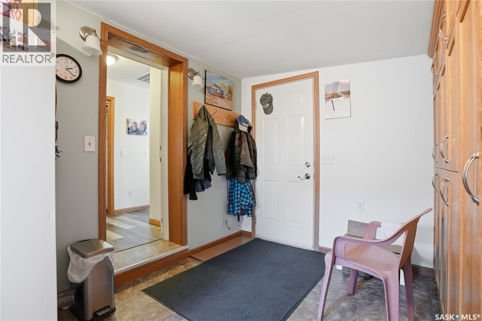 14 401 Railway AVENUE E - photo 2