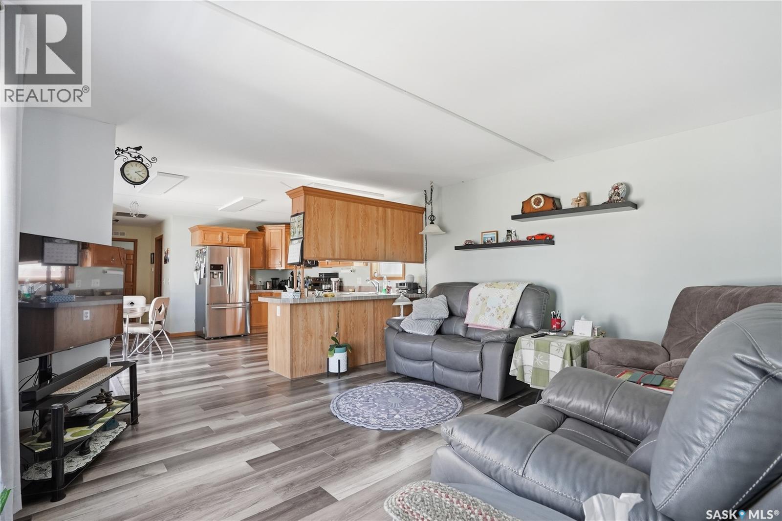 14 401 Railway AVENUE E — photo 6