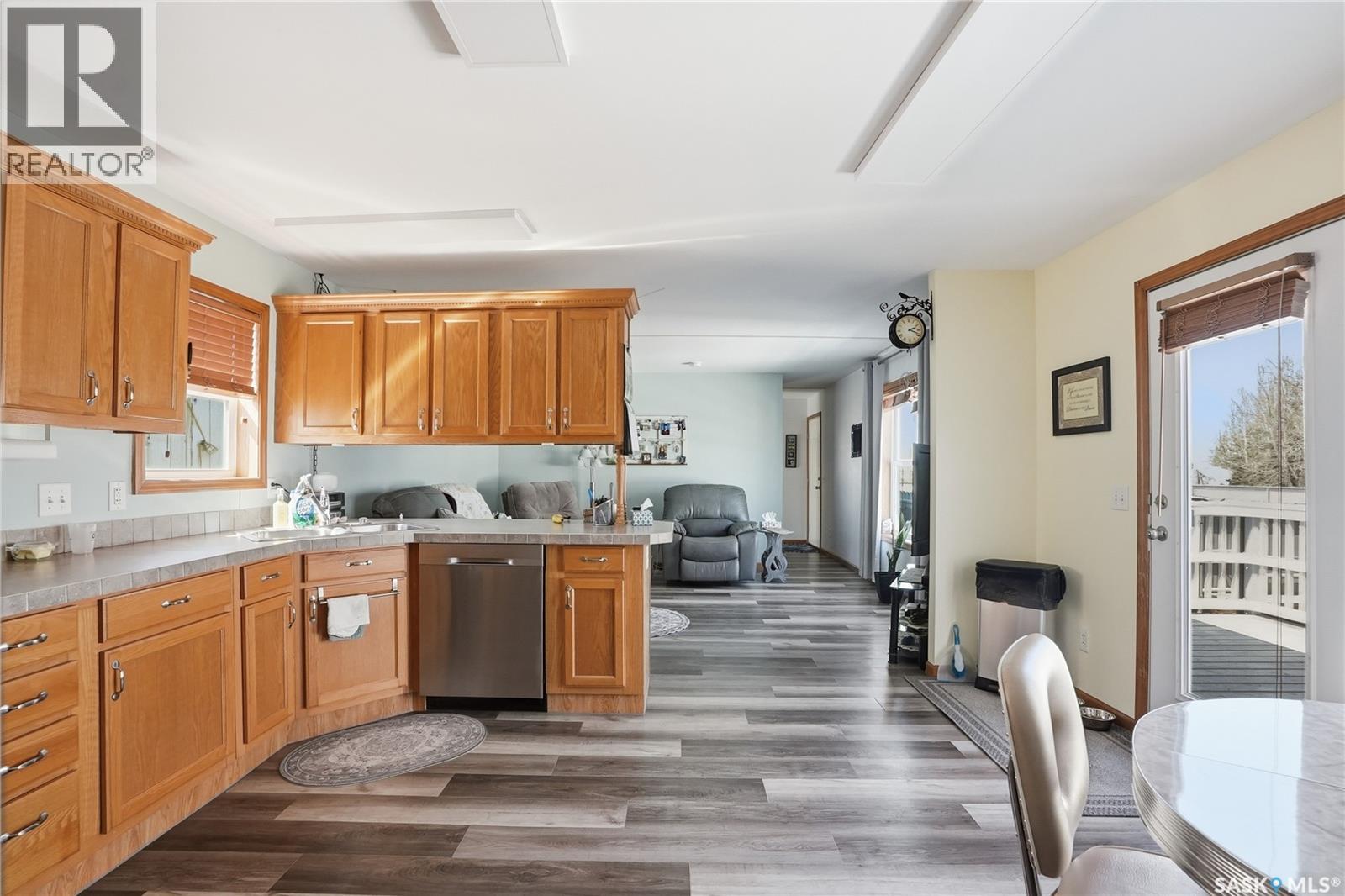 14 401 Railway AVENUE E — photo 8