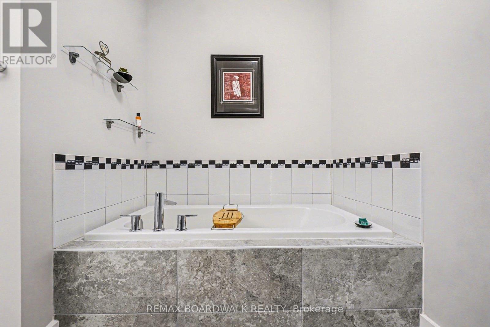 164 BOXCAR CRESCENT - 25