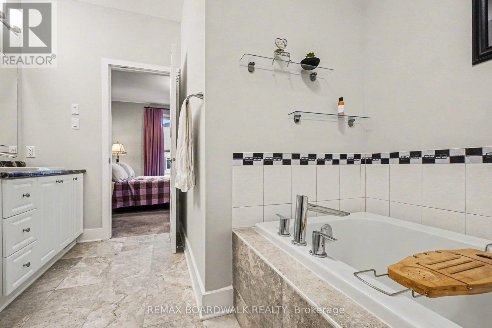 164 BOXCAR CRESCENT - 26