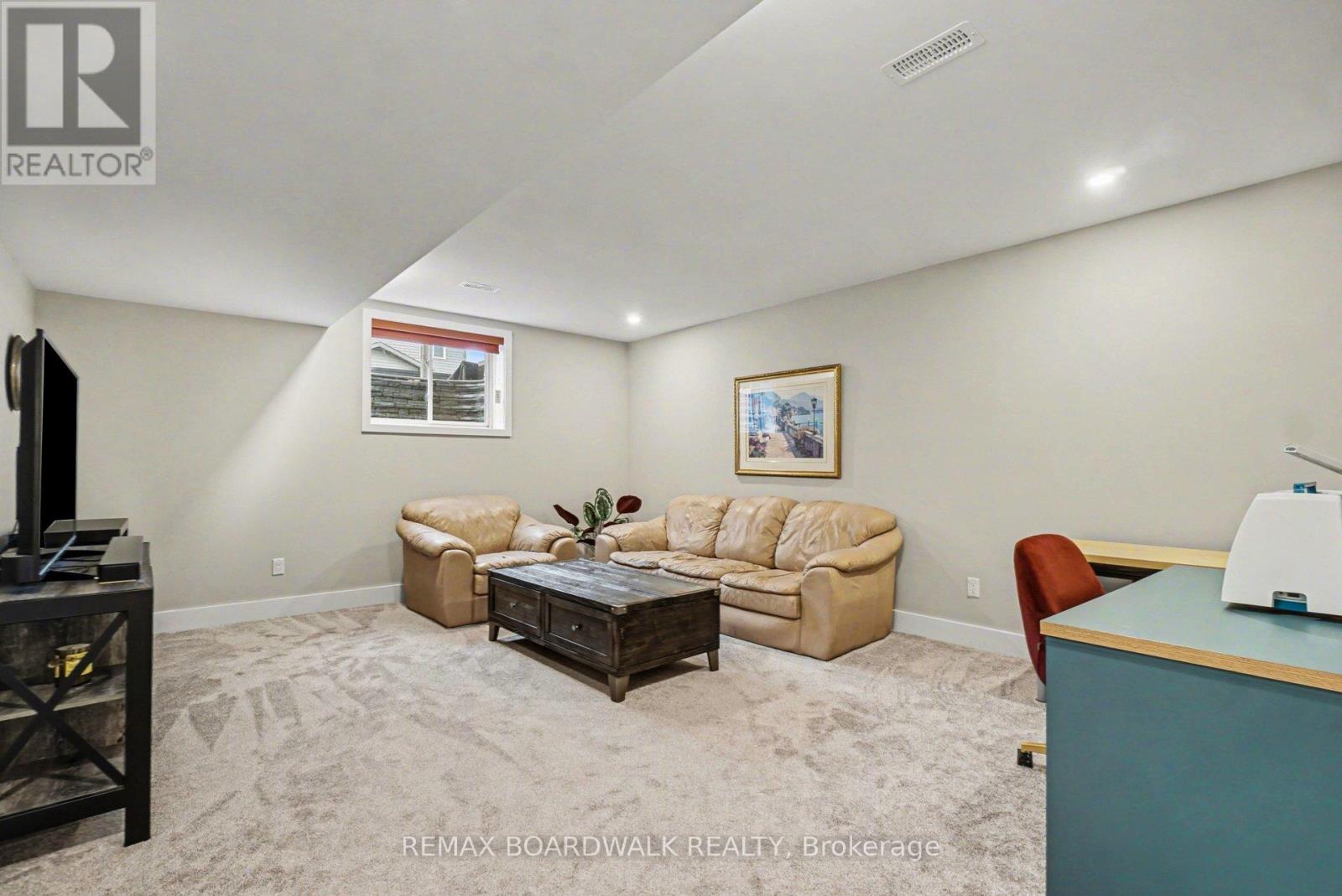164 BOXCAR CRESCENT - 31