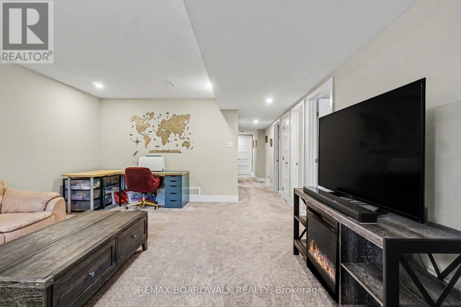 164 BOXCAR CRESCENT - 33
