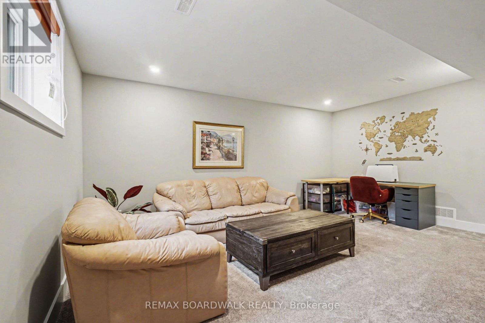164 BOXCAR CRESCENT - 34