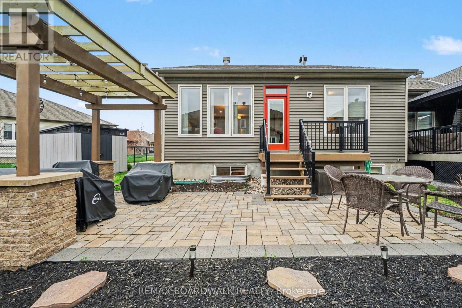 164 BOXCAR CRESCENT - 38