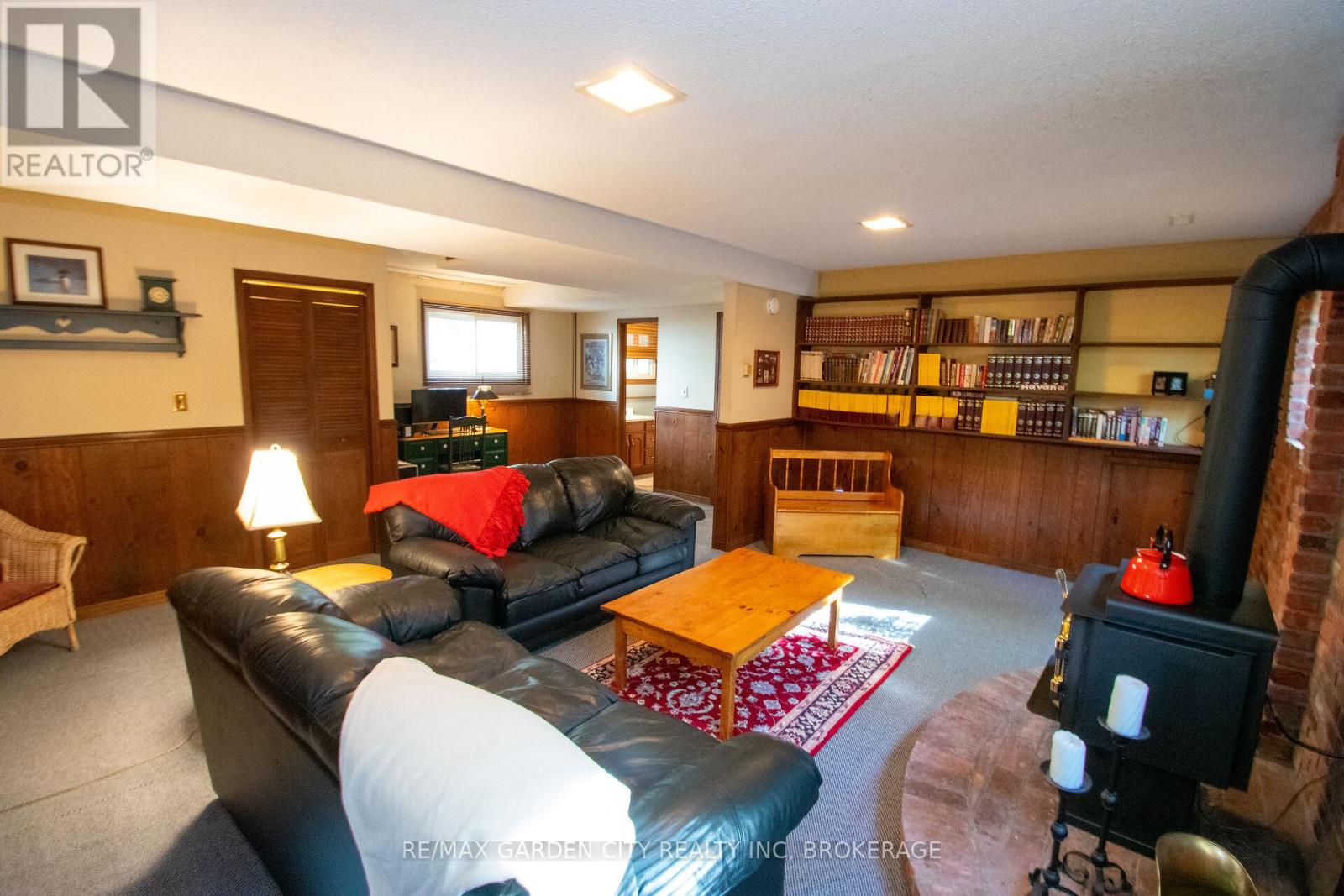 22 SHETLAND CRESCENT - 32