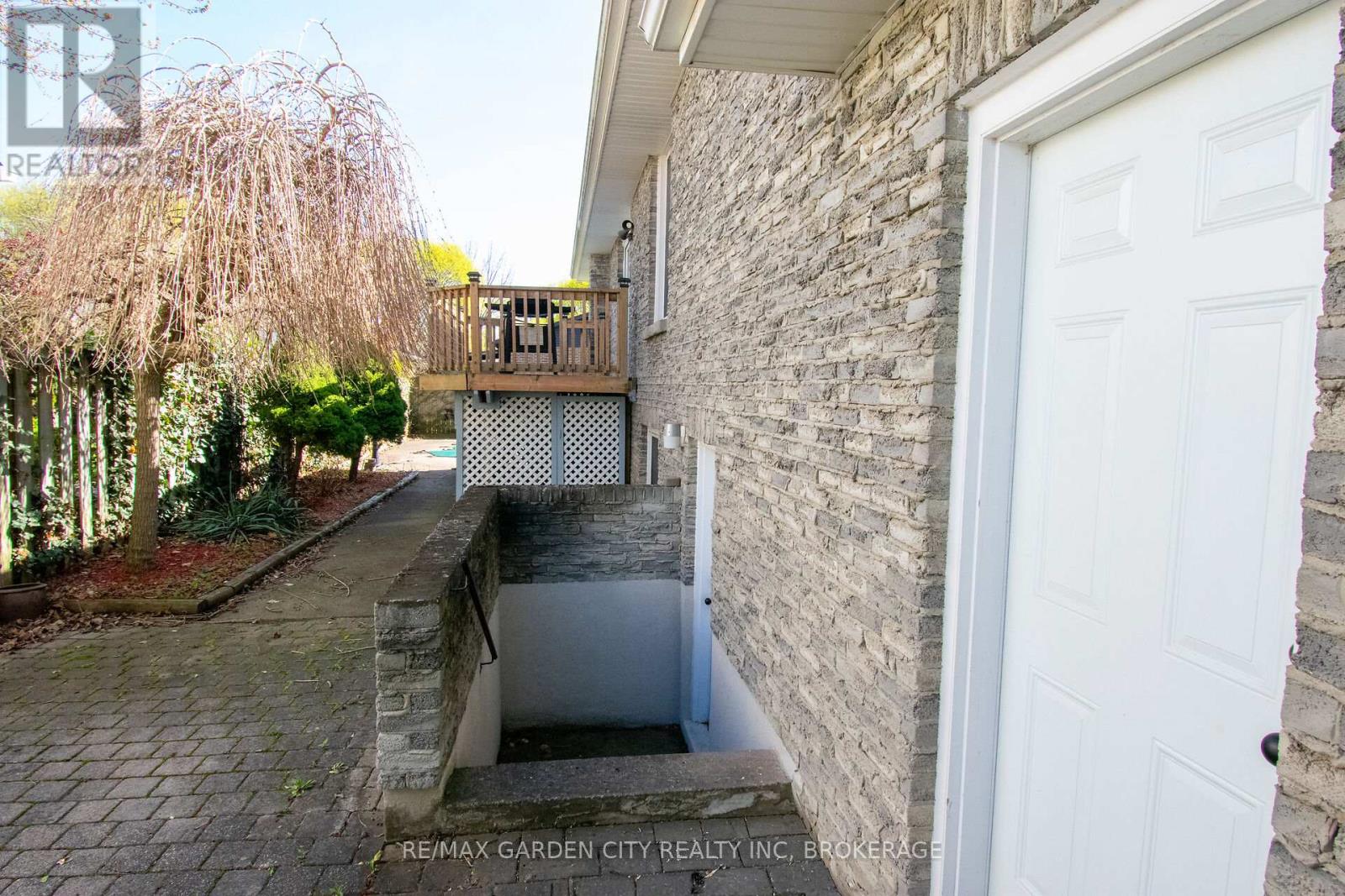 22 SHETLAND CRESCENT - 46
