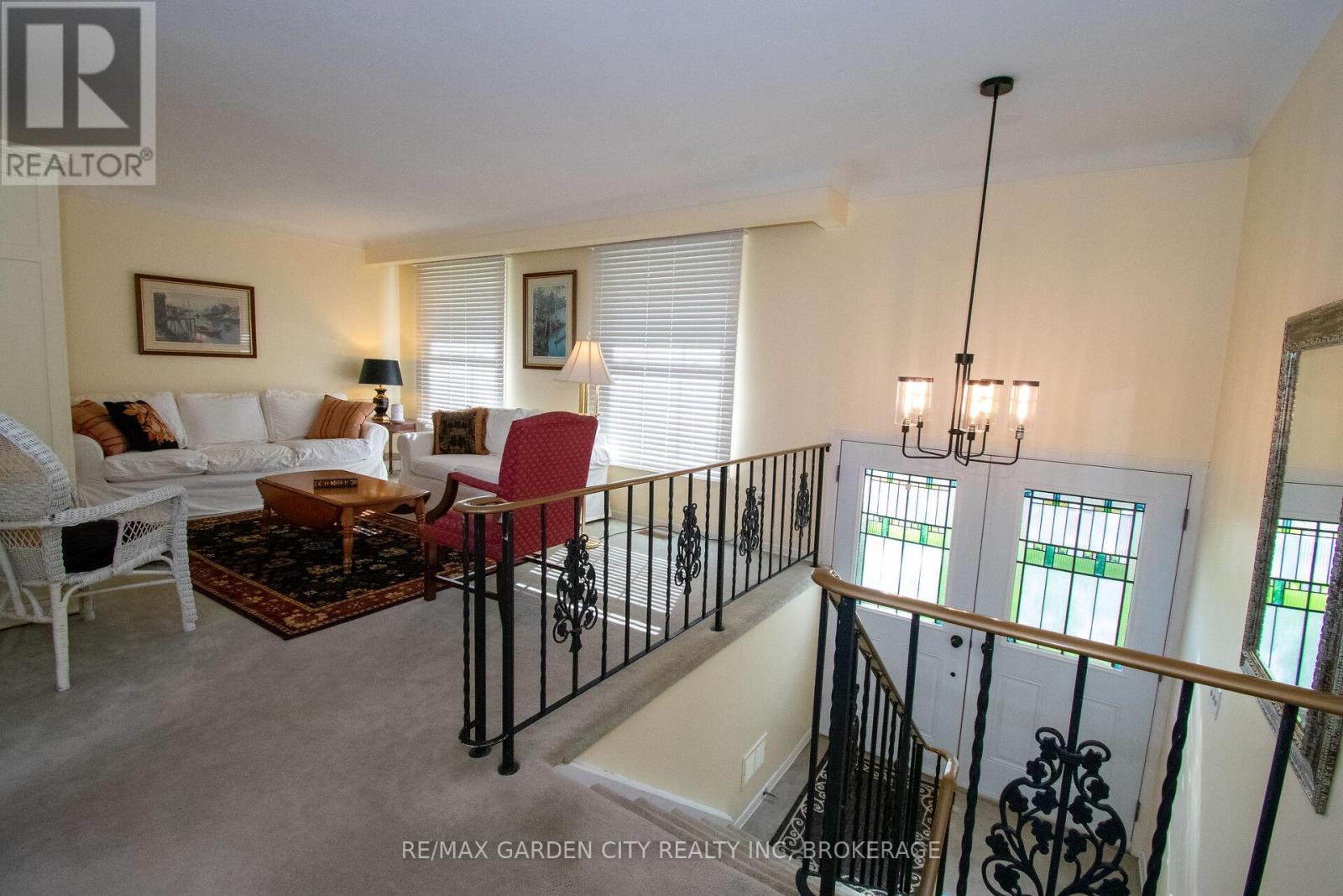 22 SHETLAND CRESCENT - 7