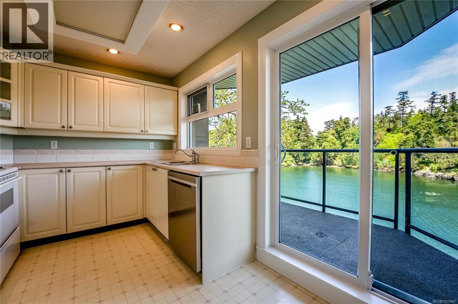 #106 1083 Tillicum Rd - 3