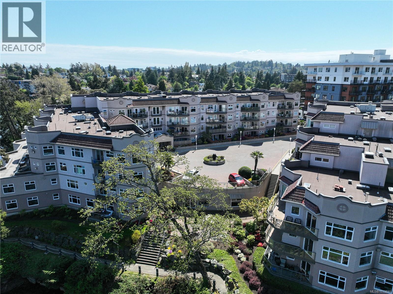 #106 1083 Tillicum Rd - 34