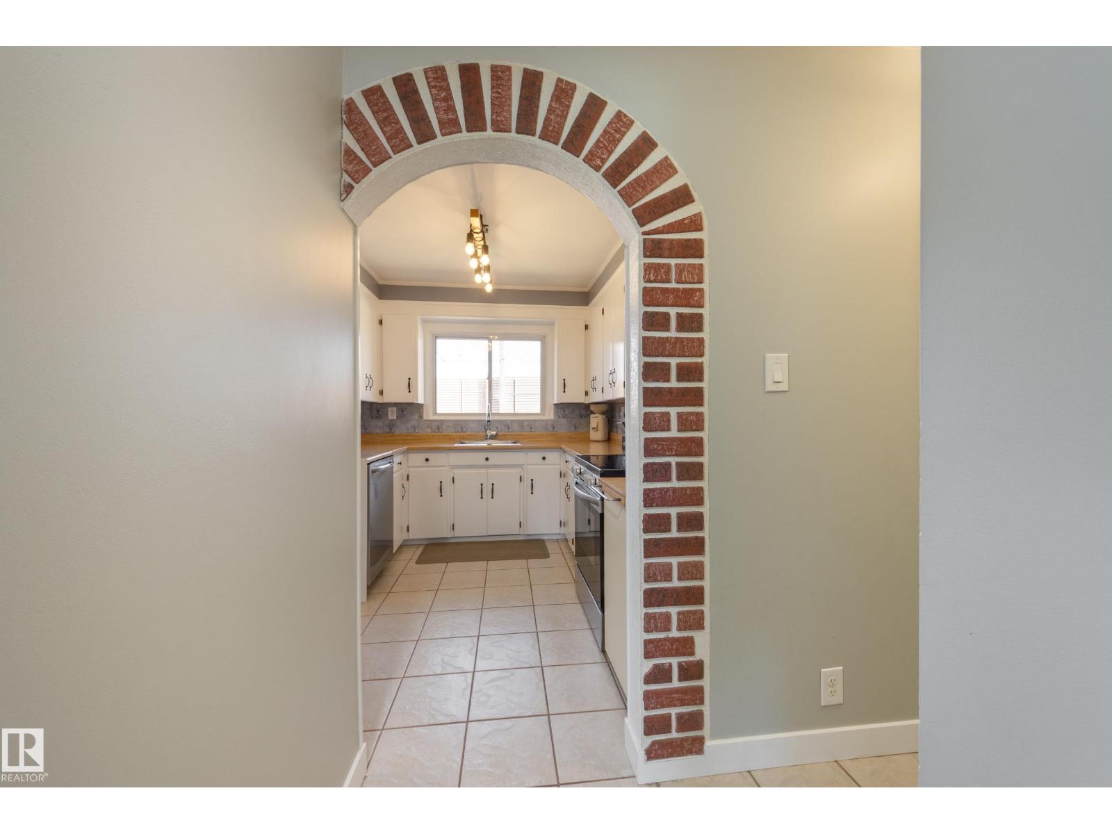 15972 110B AV NW - 11