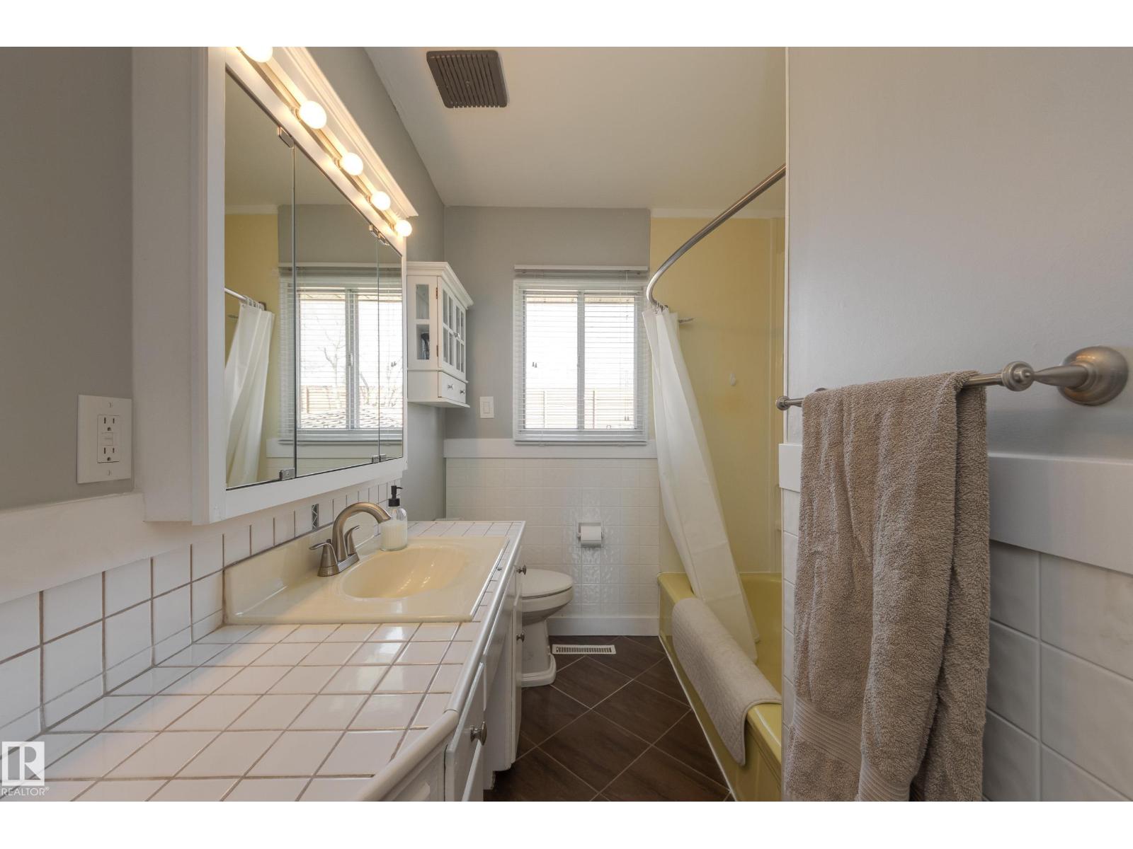 15972 110B AV NW - 18