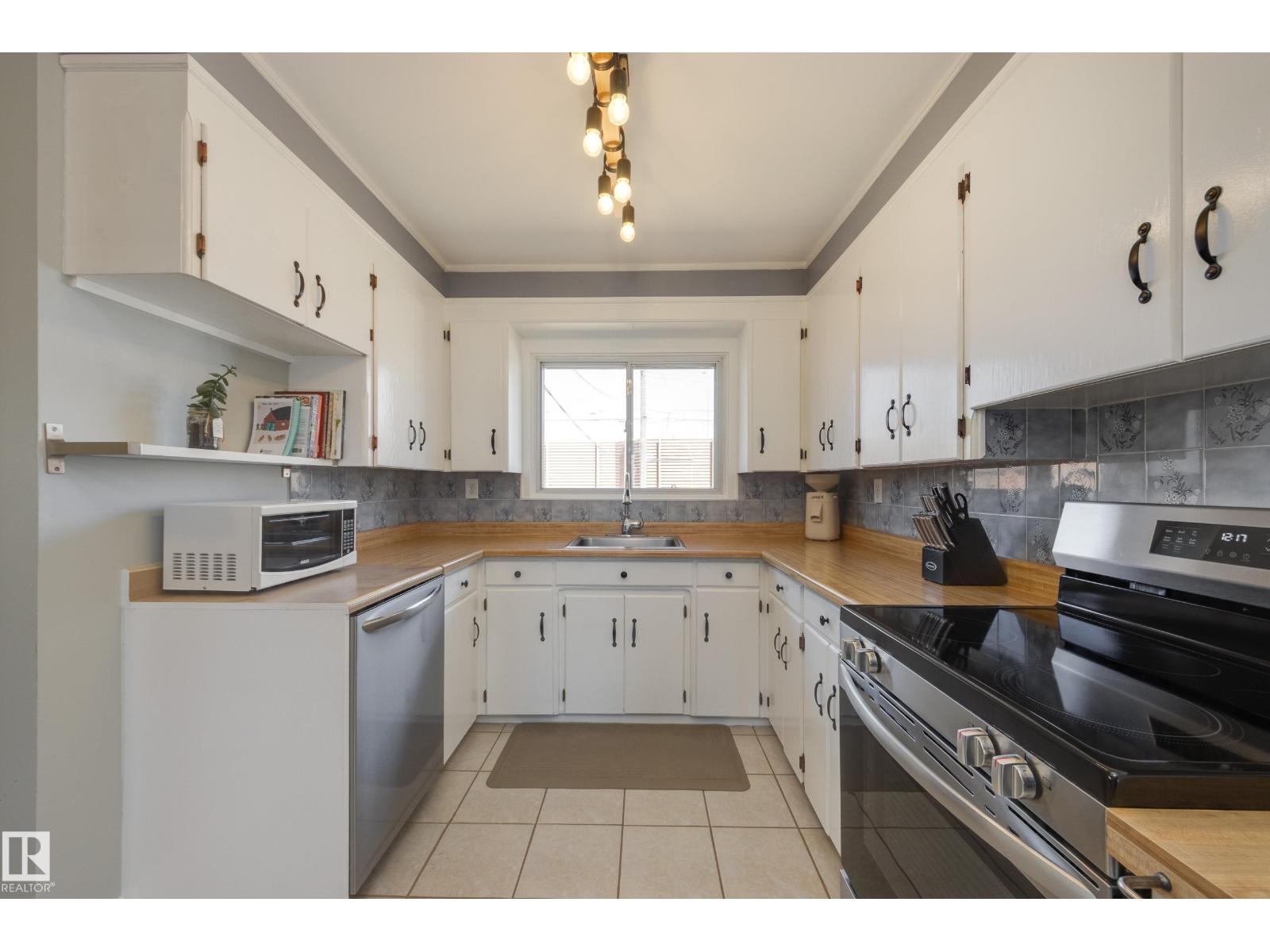 15972 110B AV NW - 9
