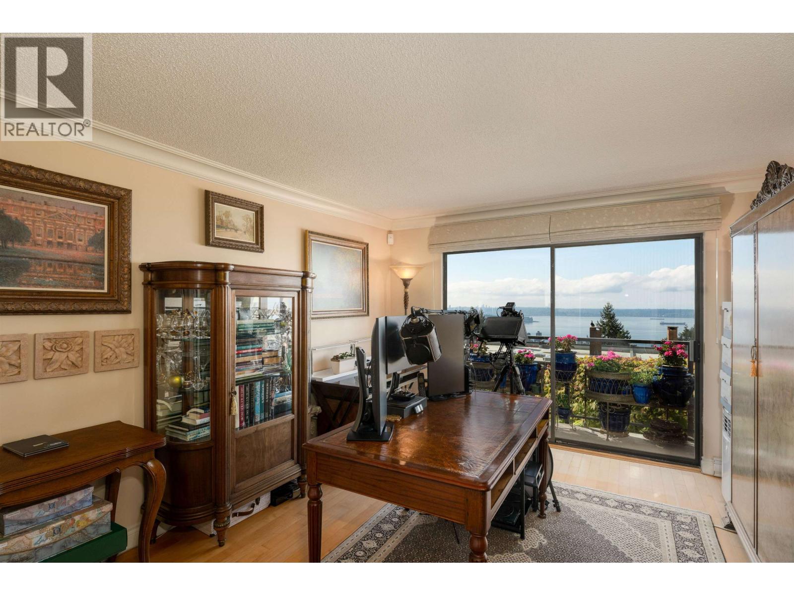 26 2214 FOLKESTONE WAY, West Vancouver