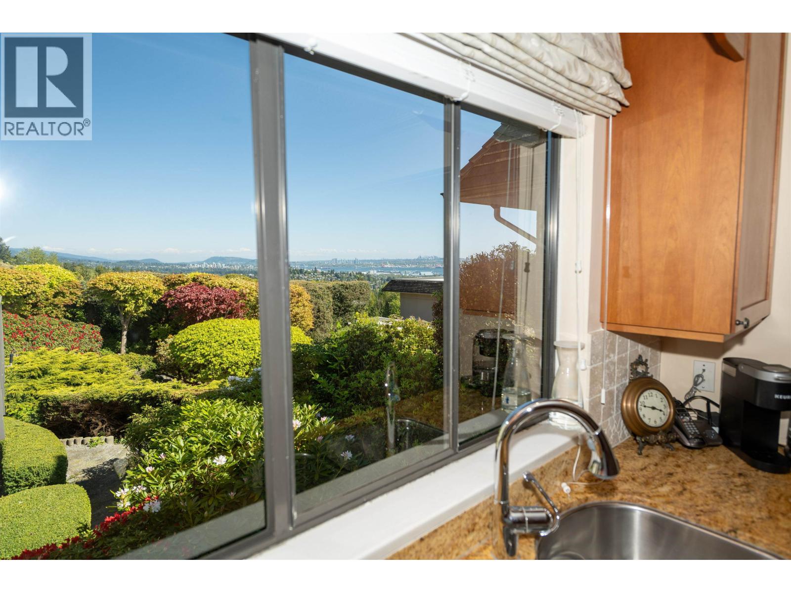 26 2214 FOLKESTONE WAY, West Vancouver