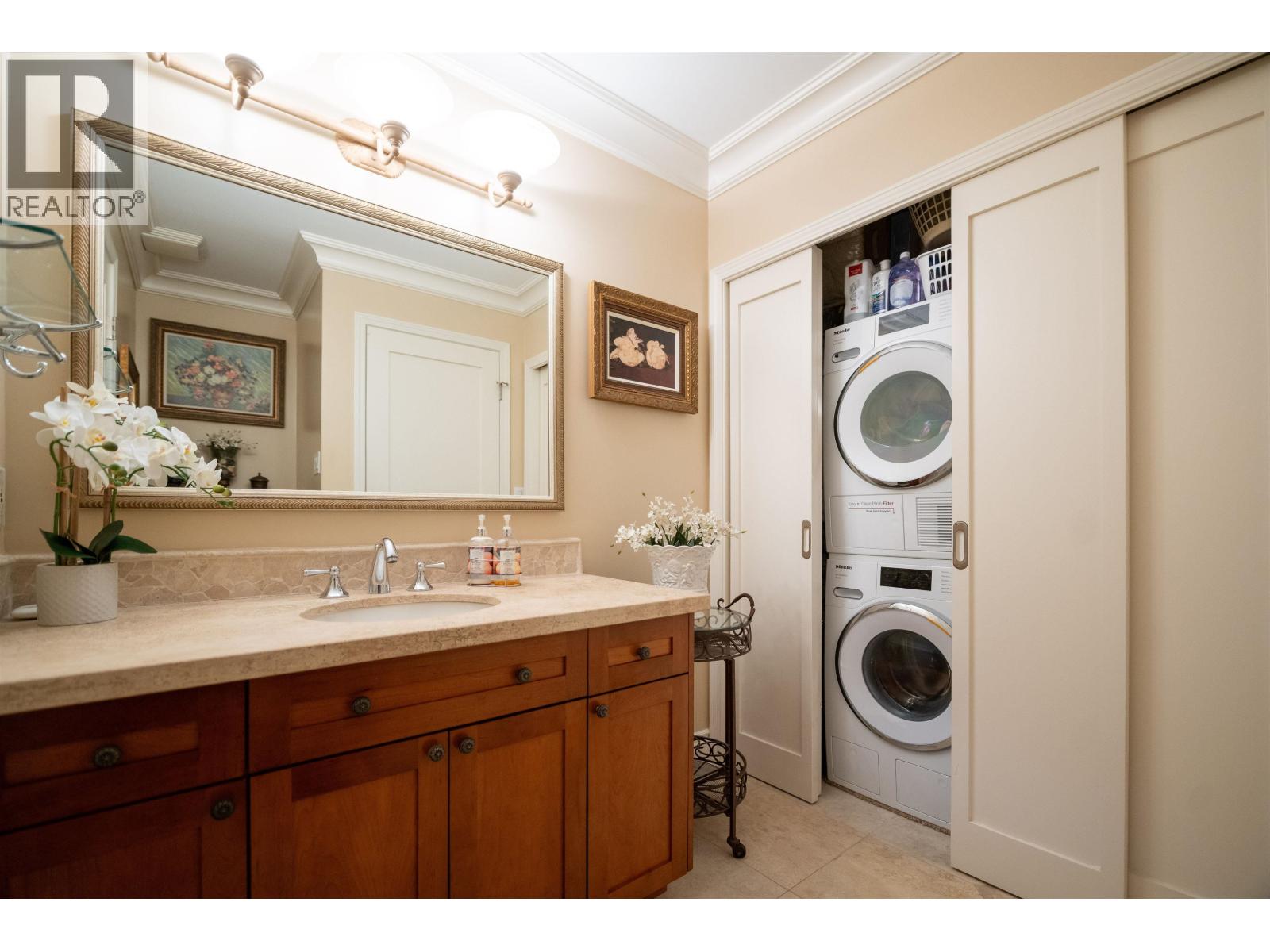 26 2214 FOLKESTONE WAY, West Vancouver