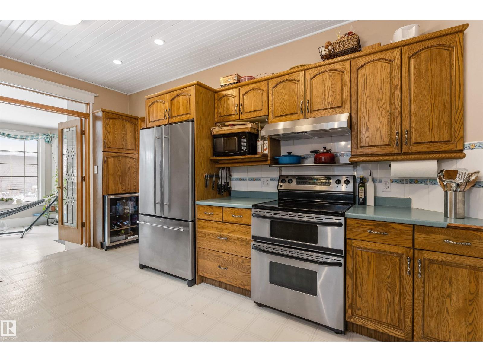 9819 92 AV NW - 11