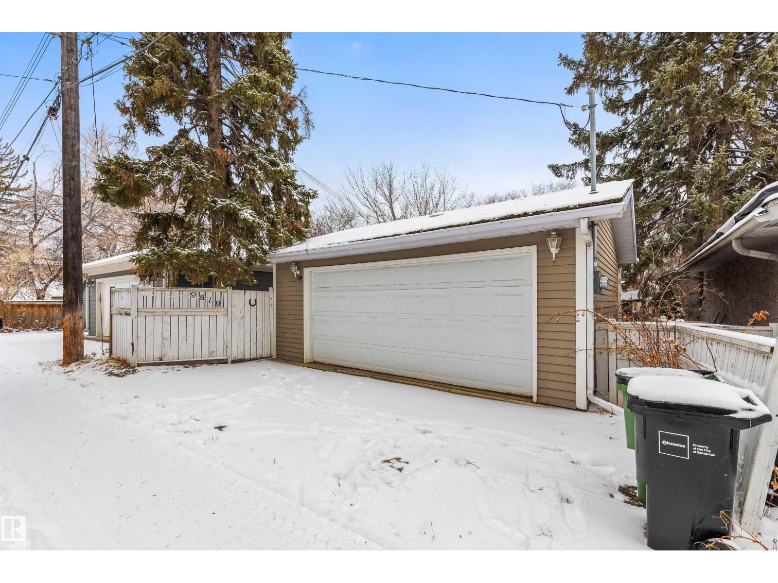9819 92 AV NW - 39