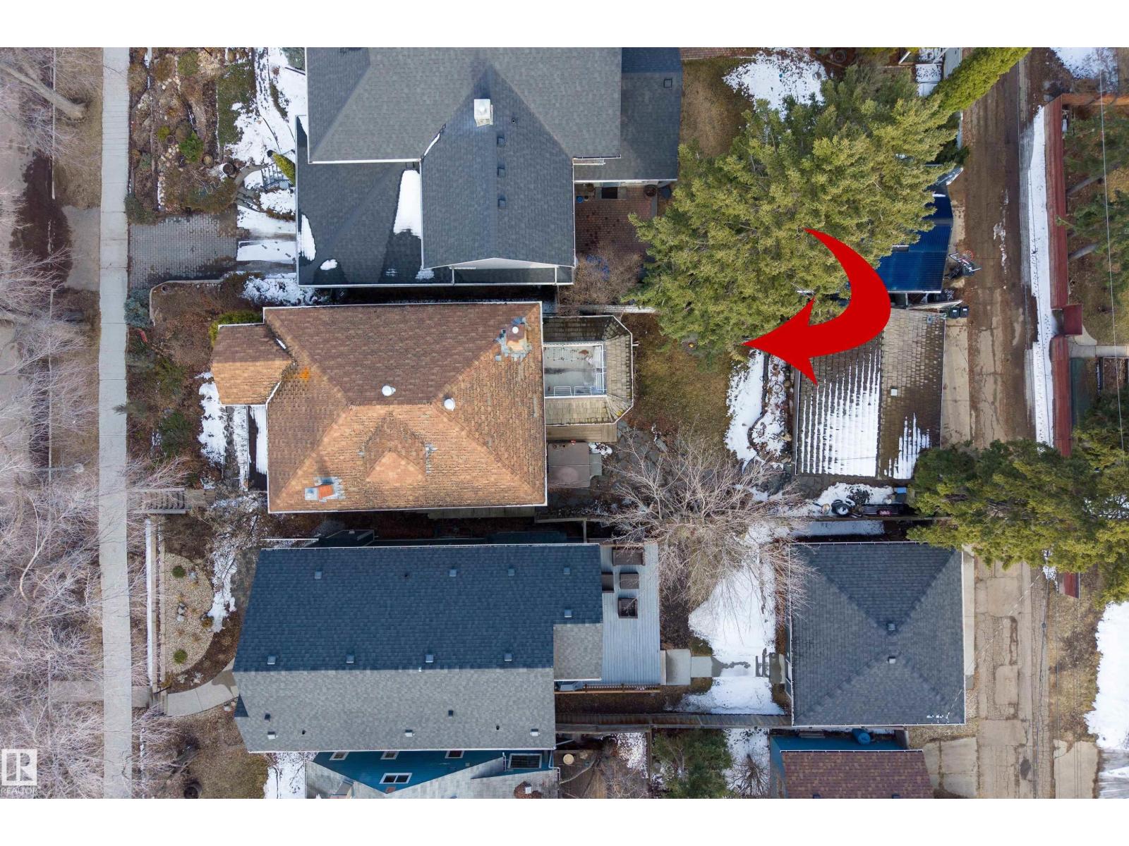 9819 92 AV NW - 48