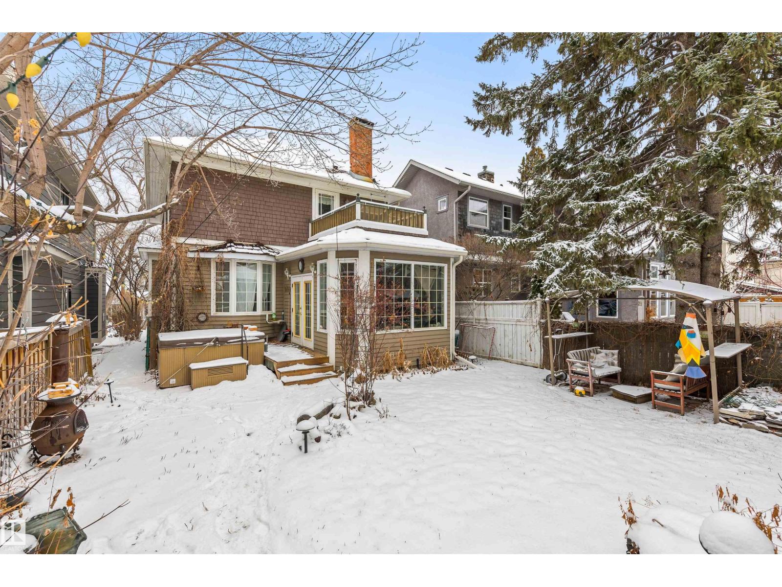 9819 92 AV NW - 37