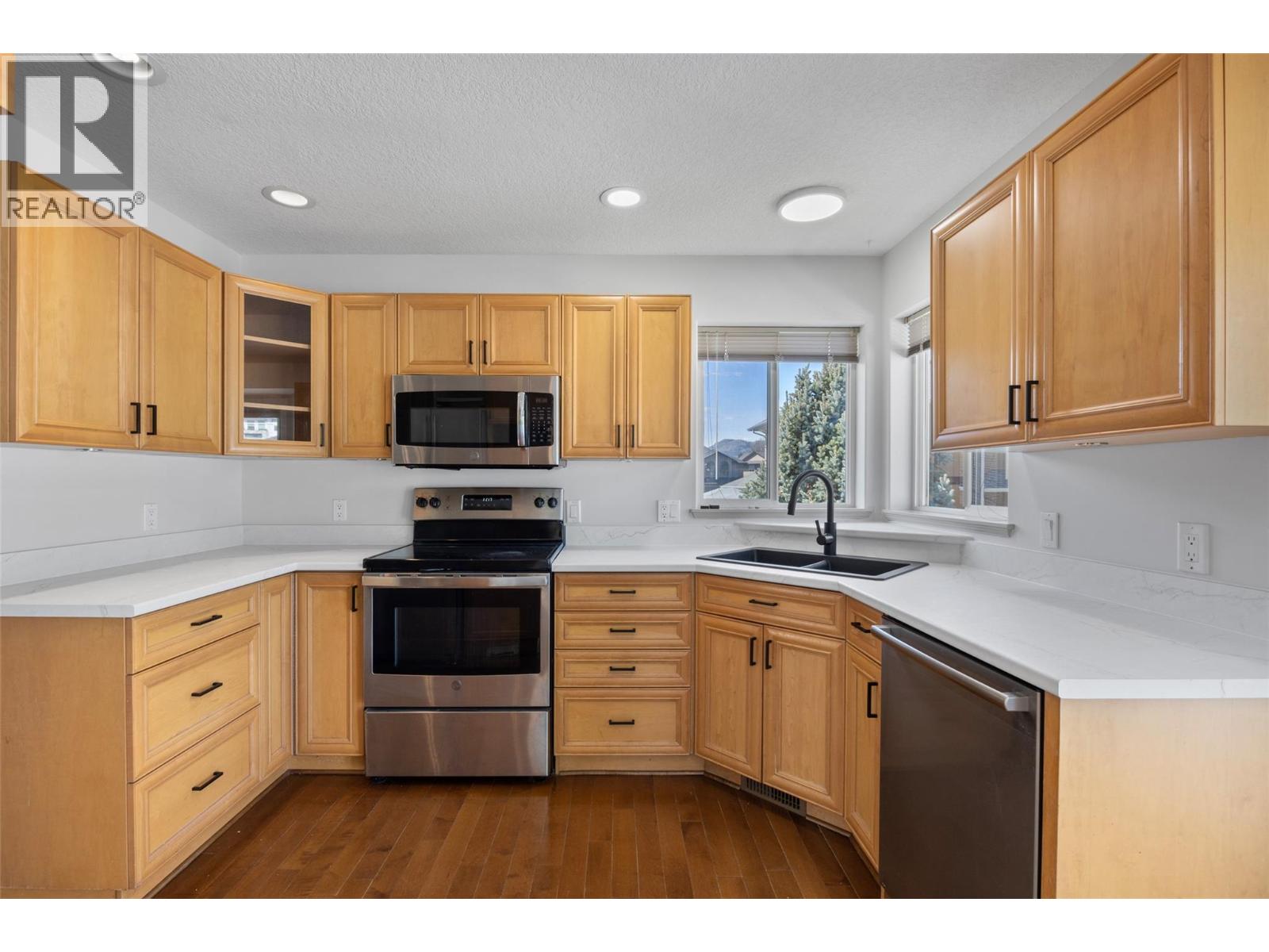 3702 Overlander Drive - 6
