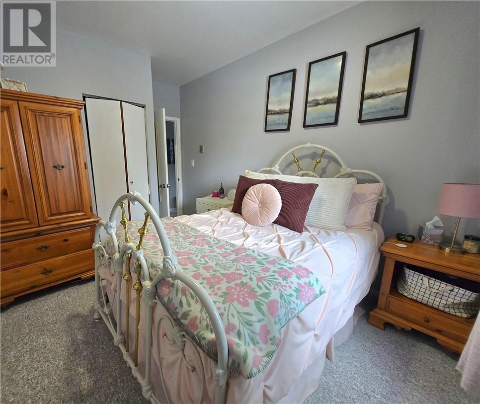 83 Robinson Street W - 11