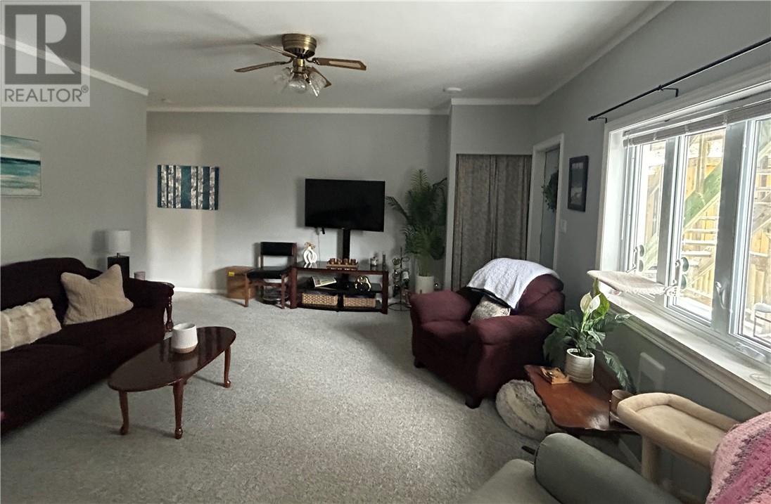 83 Robinson Street W - 14