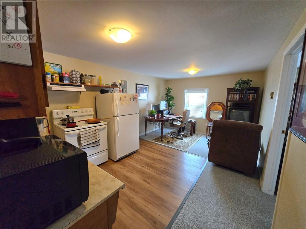 83 Robinson Street W - 18