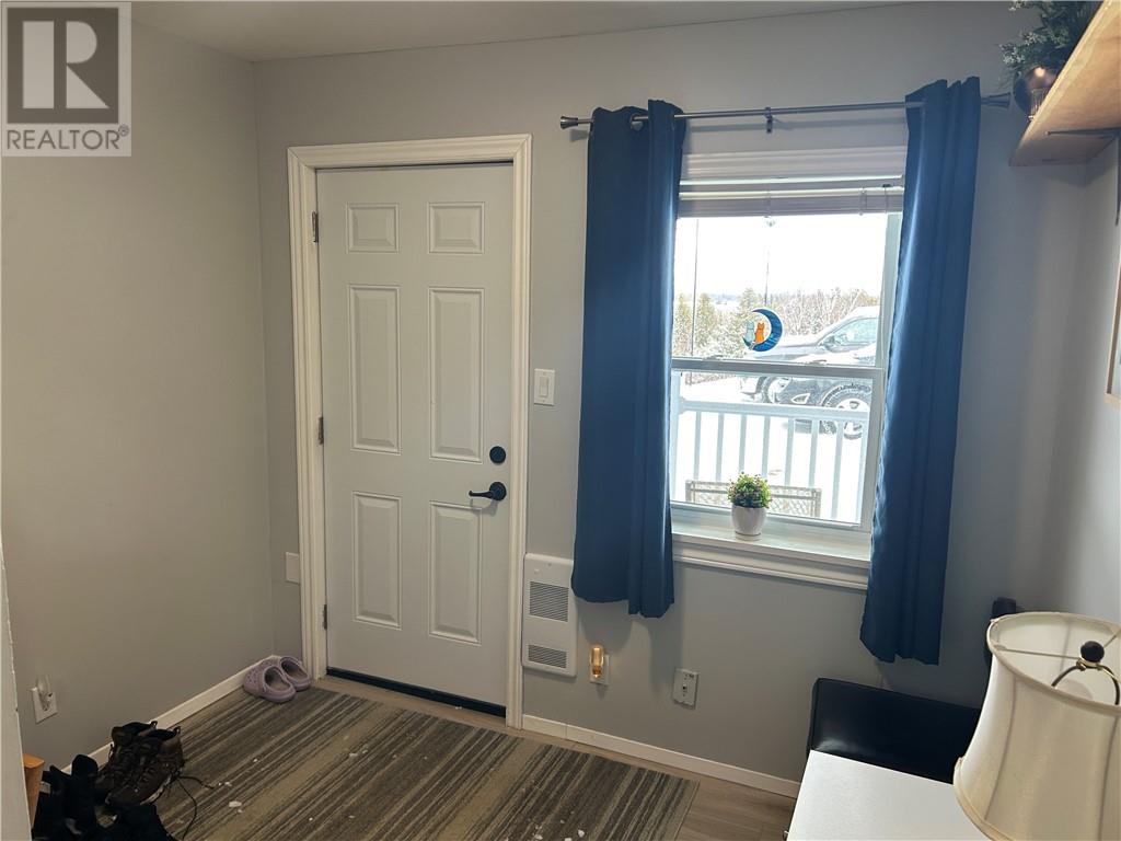 83 Robinson Street W - 8