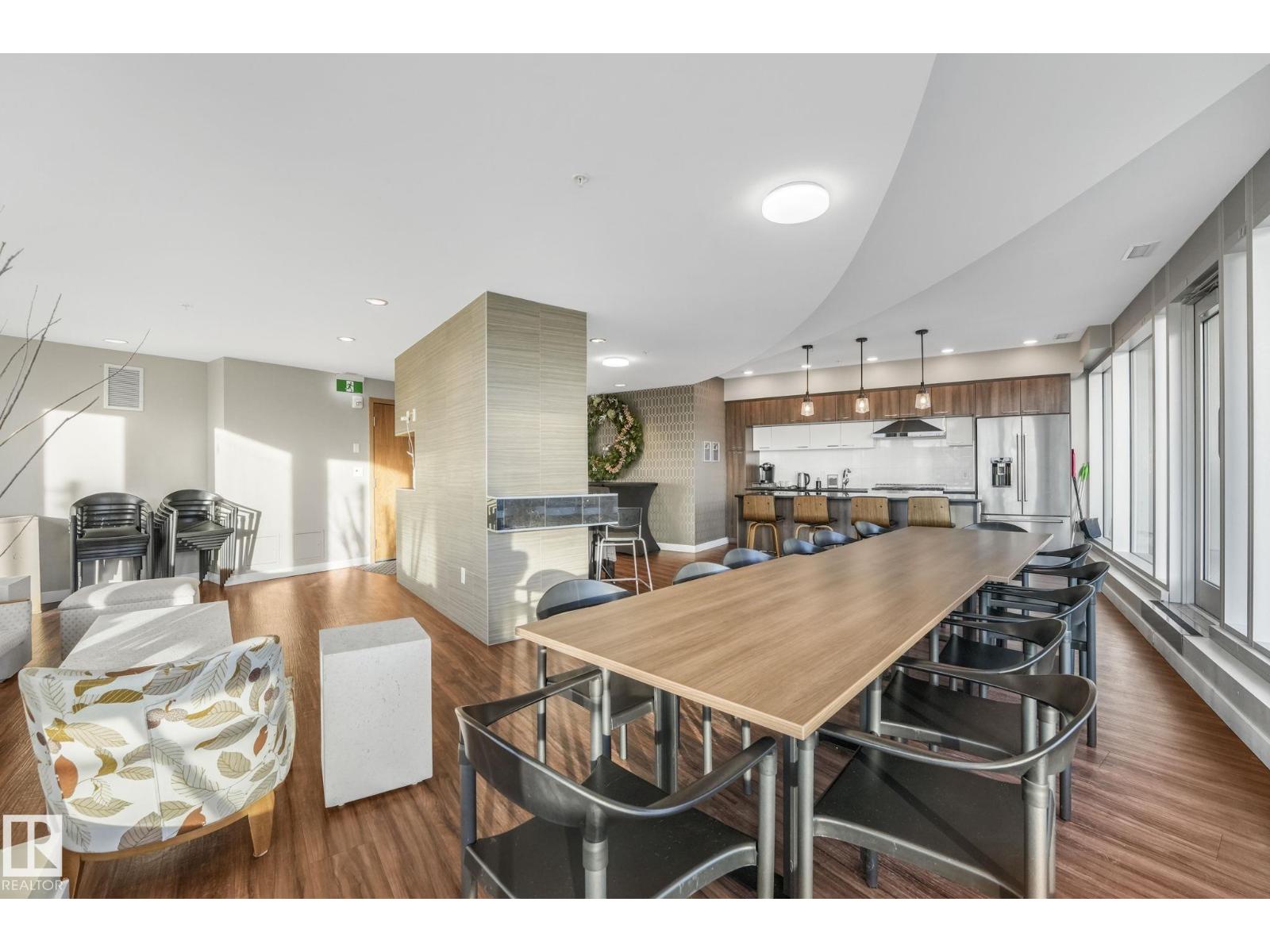 #601 9720 106 ST NW - 43
