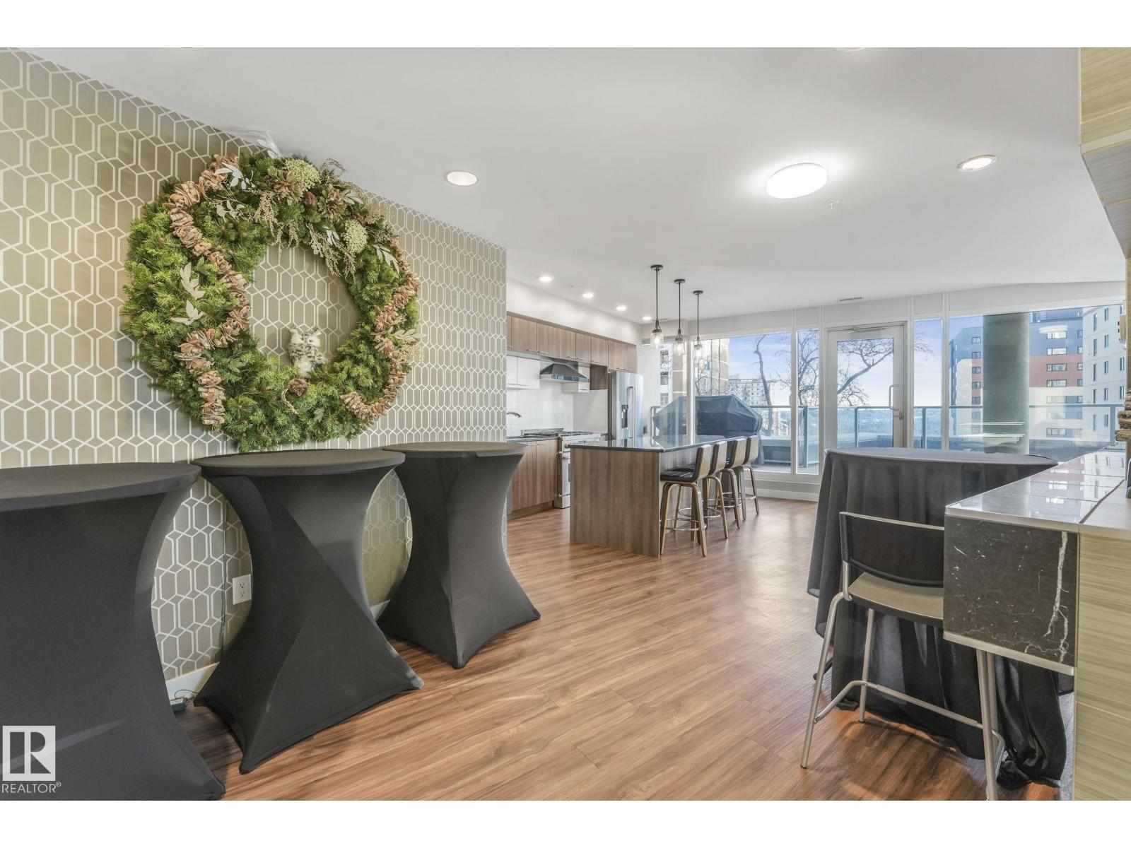 #601 9720 106 ST NW - 45