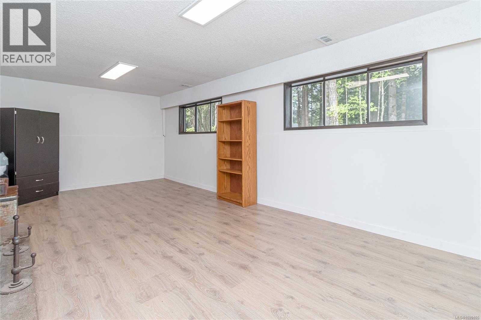 4838 Cowichan Lake Rd - 25
