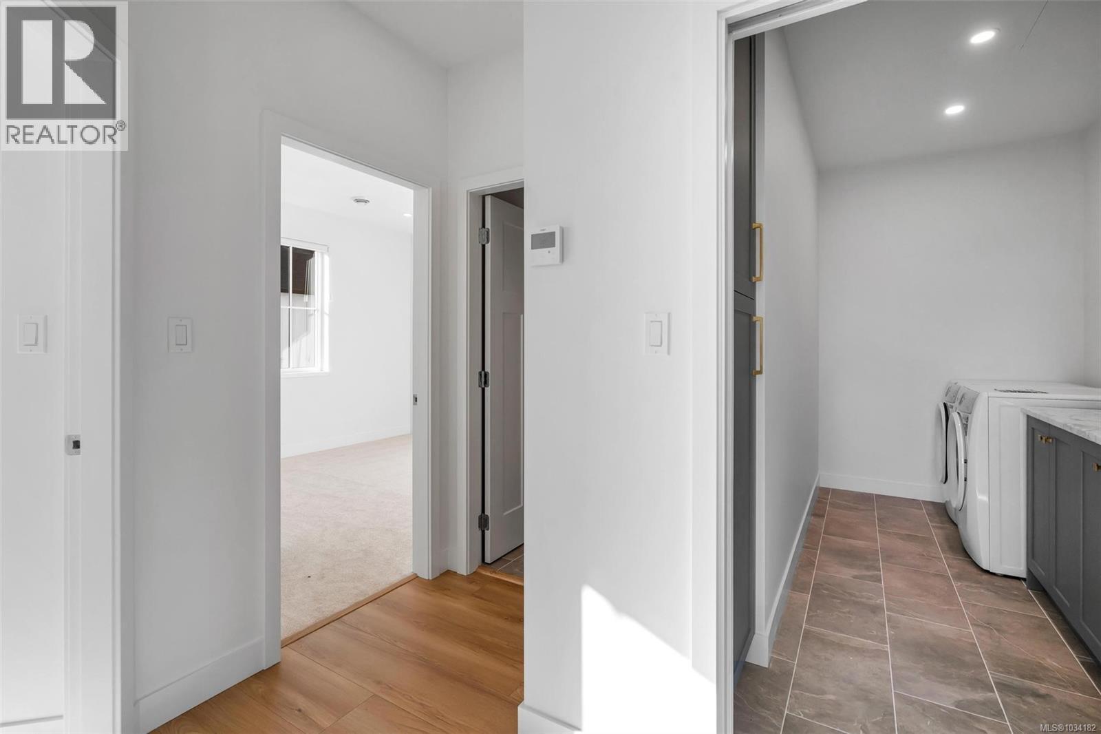 #B 1255 Dunsterville Ave - 42