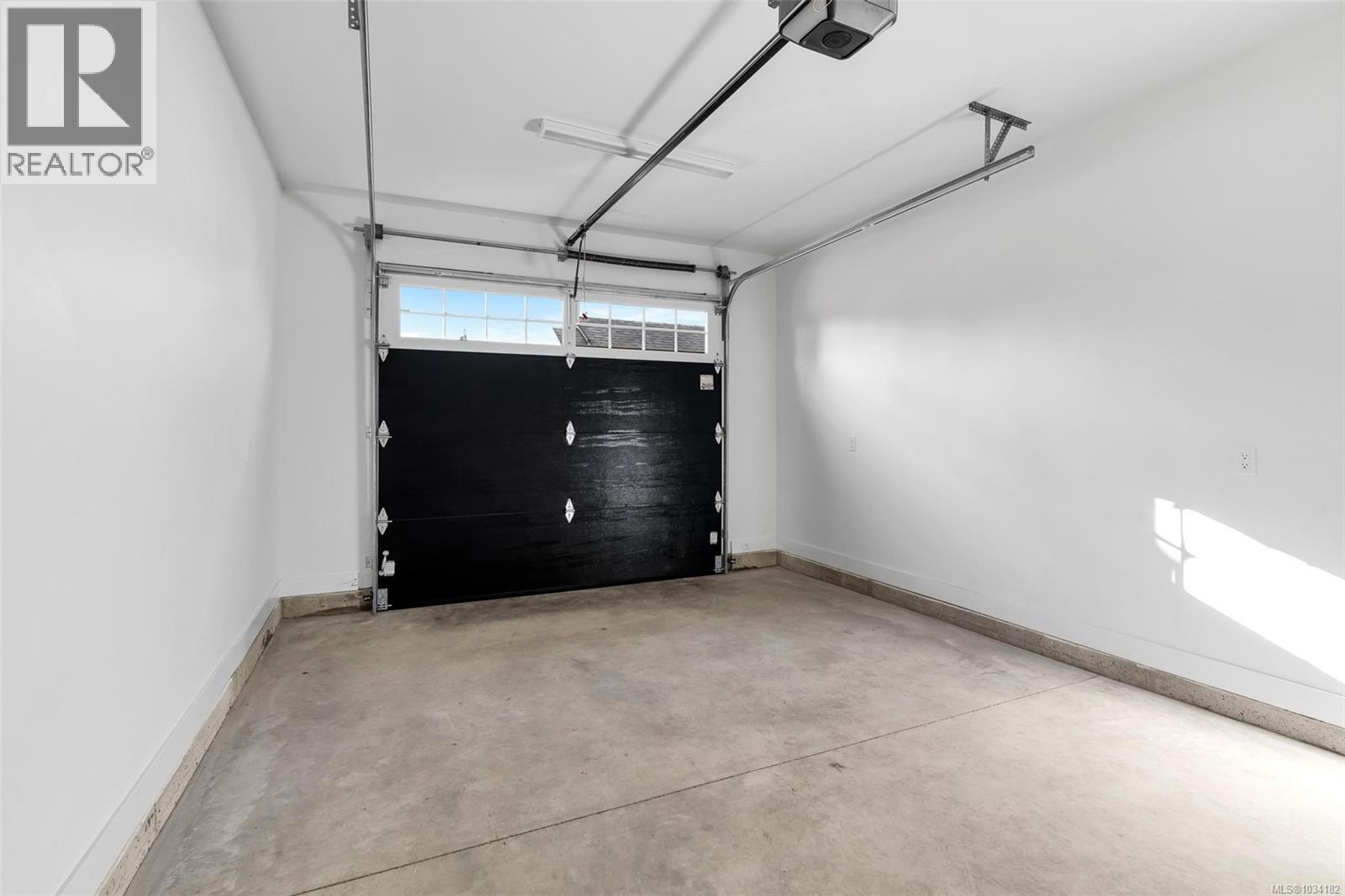 #2 1255 Dunsterville Ave - 44
