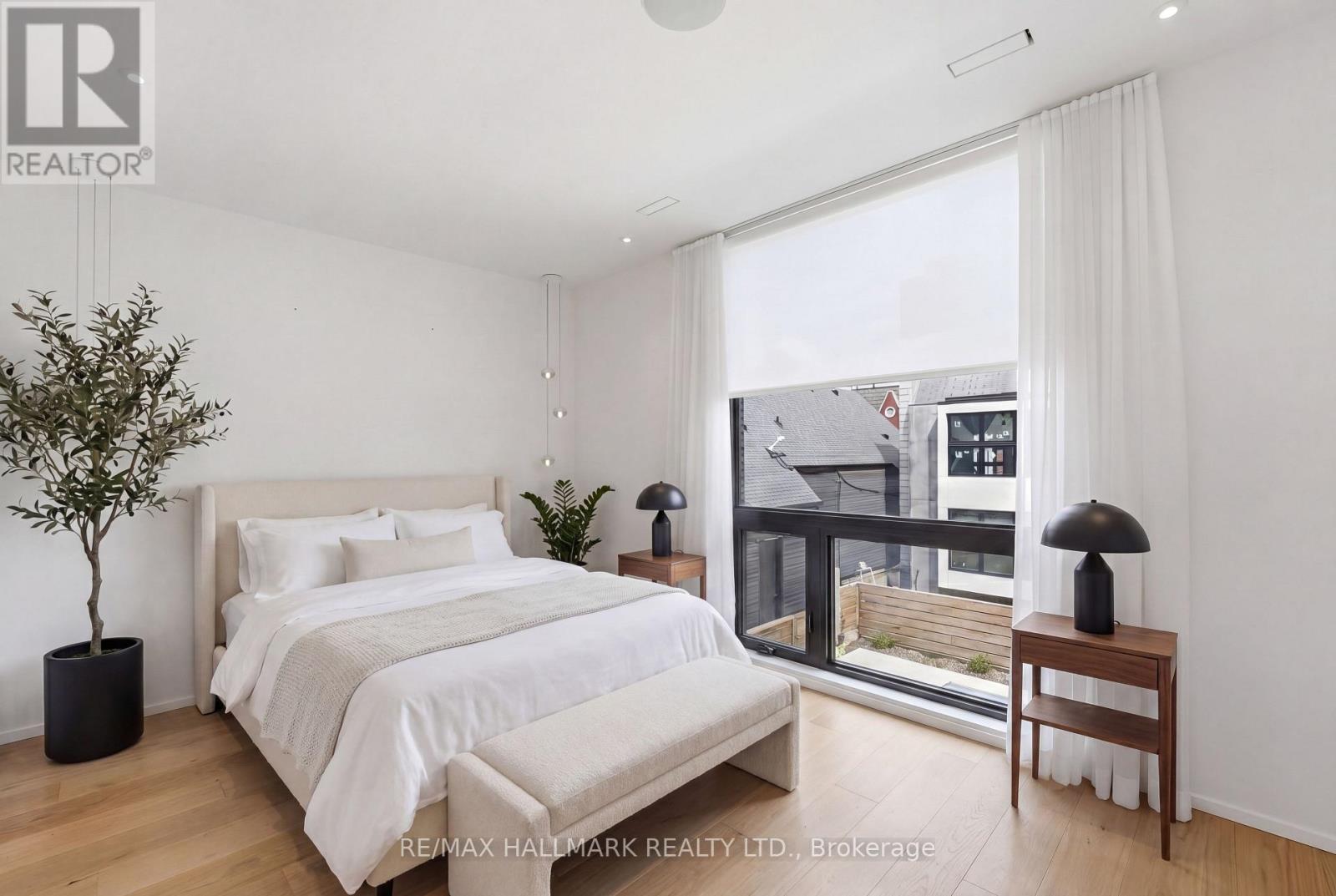 48 SHAFTESBURY AVENUE - 8
