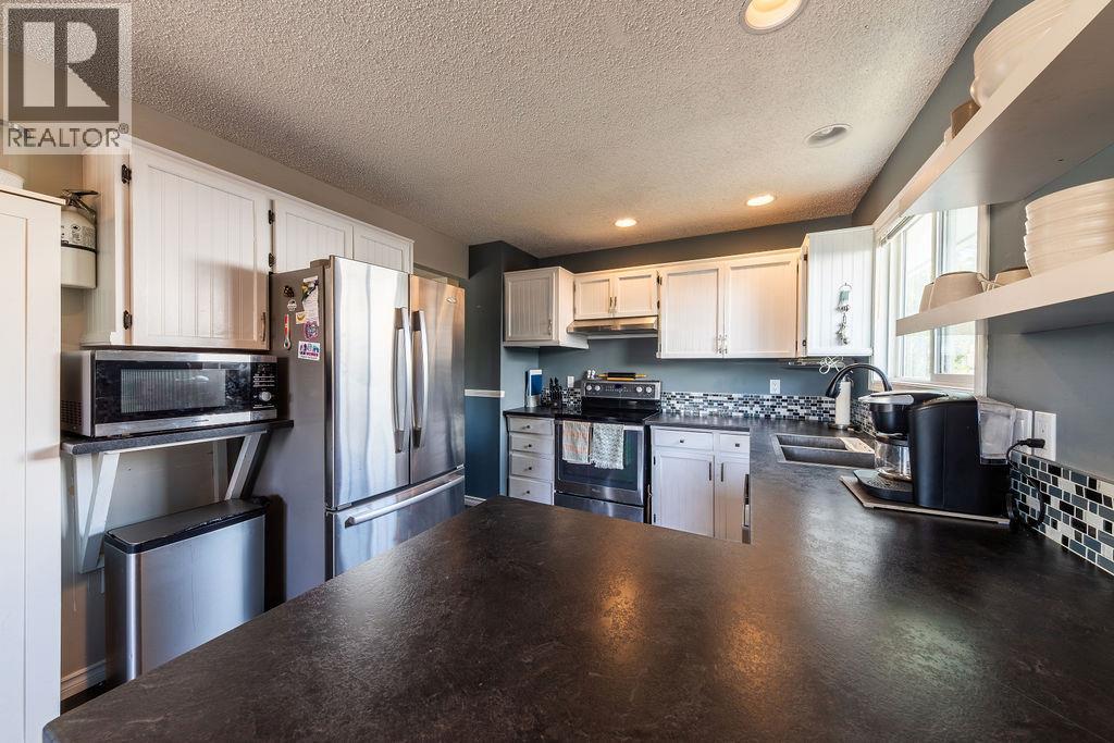631 CAMBRIDGE Crescent - 16
