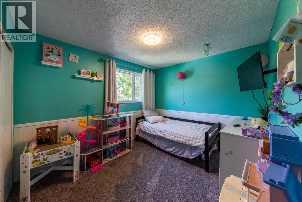 631 CAMBRIDGE Crescent - 21