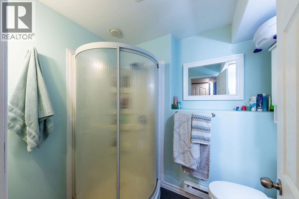 631 CAMBRIDGE Crescent - 25