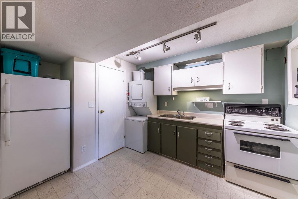 631 CAMBRIDGE Crescent - 31