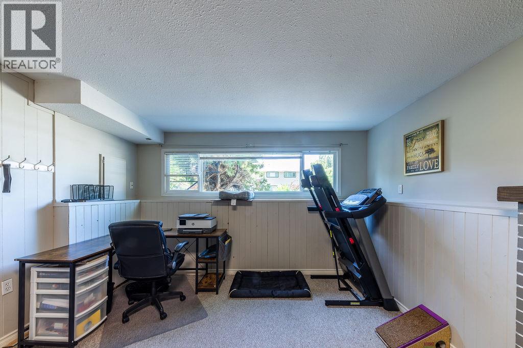 631 CAMBRIDGE Crescent - 36