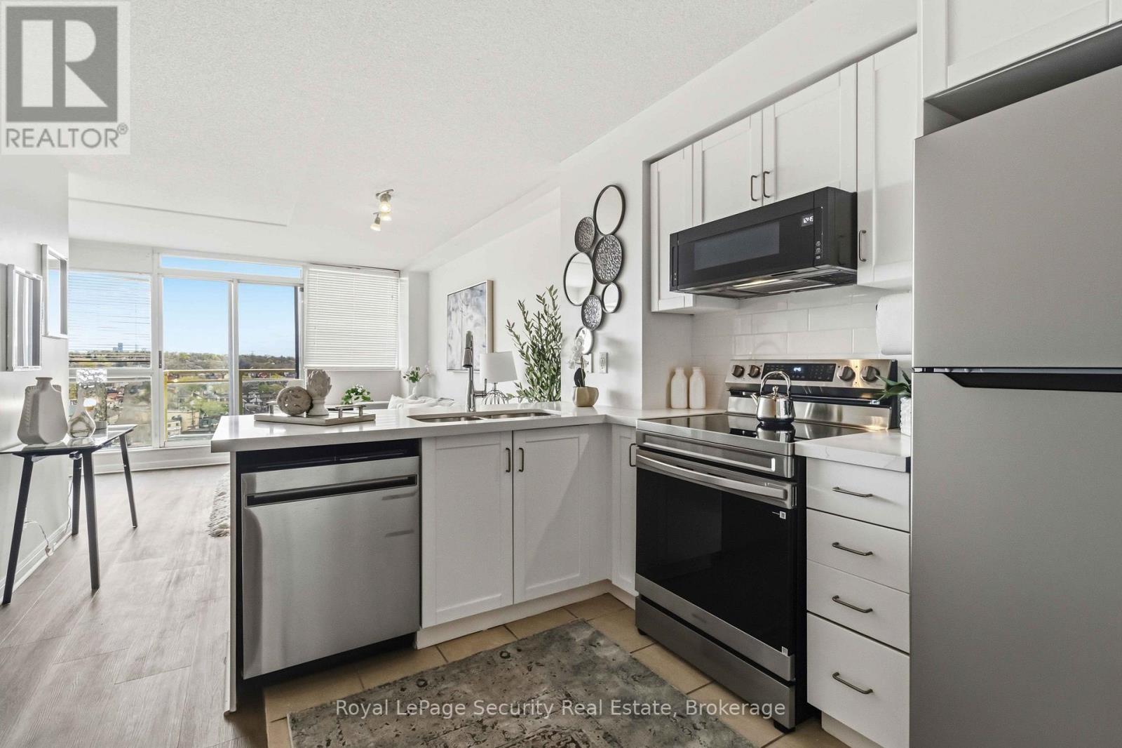 #911 1600 KEELE STREET - 21