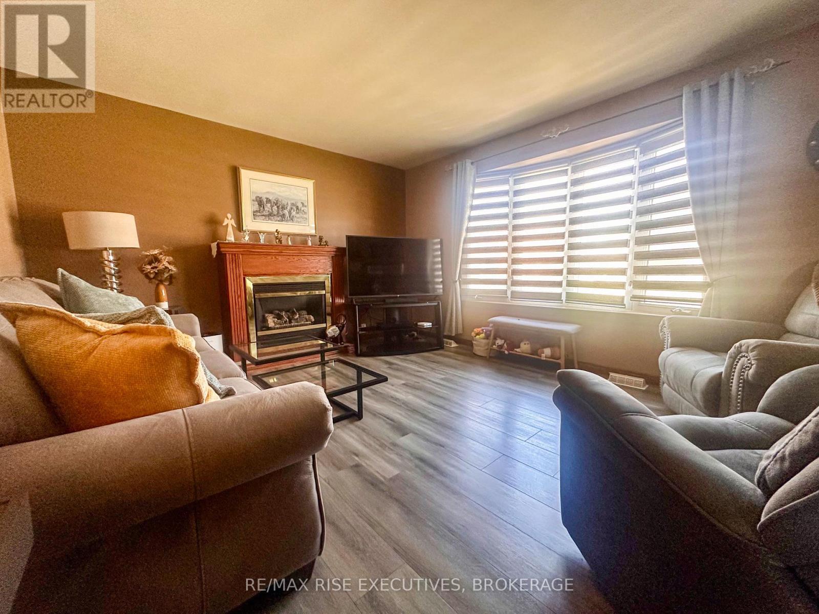 214 AMHERST DRIVE - Image 2