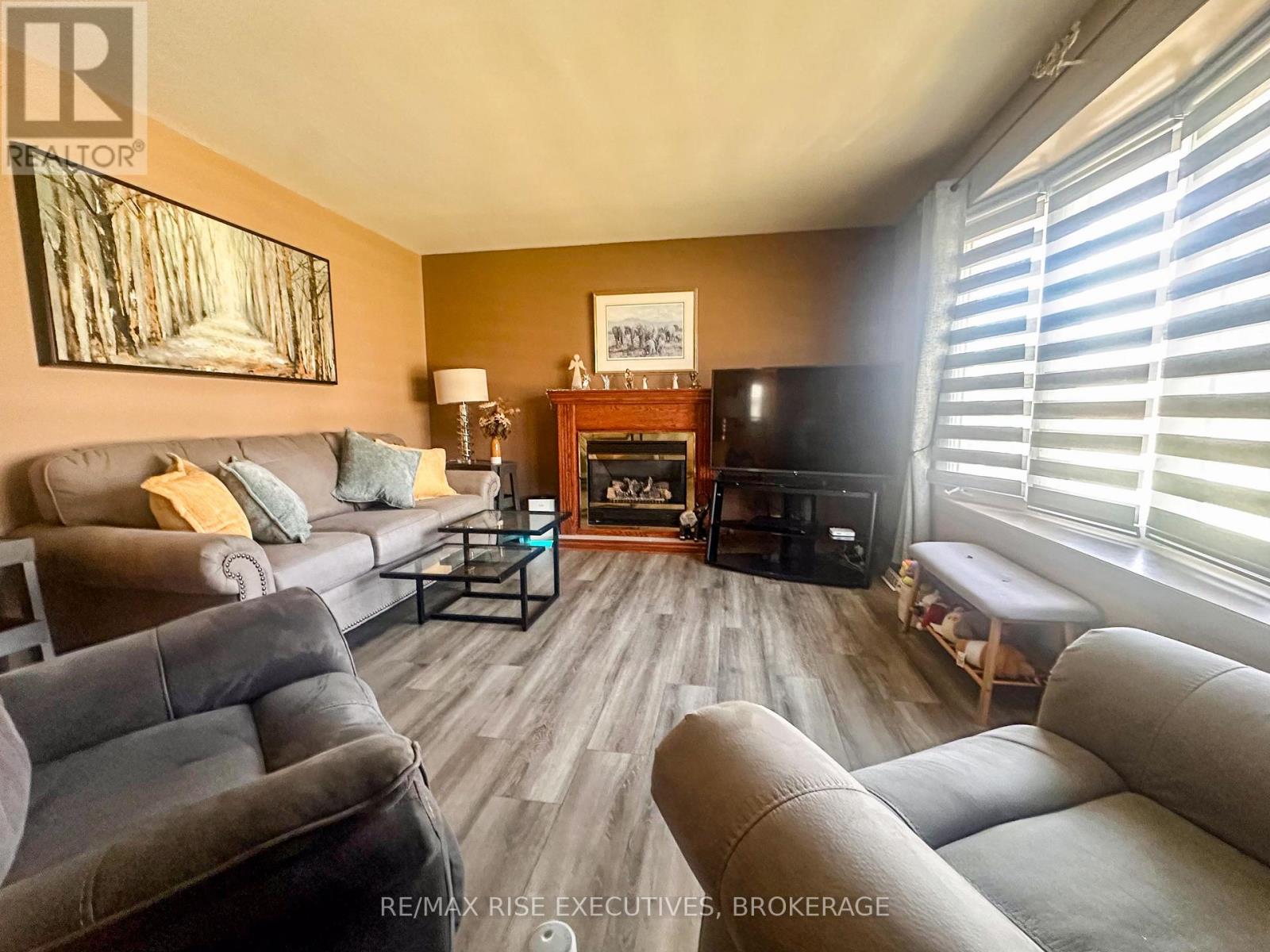 214 AMHERST DRIVE - 4