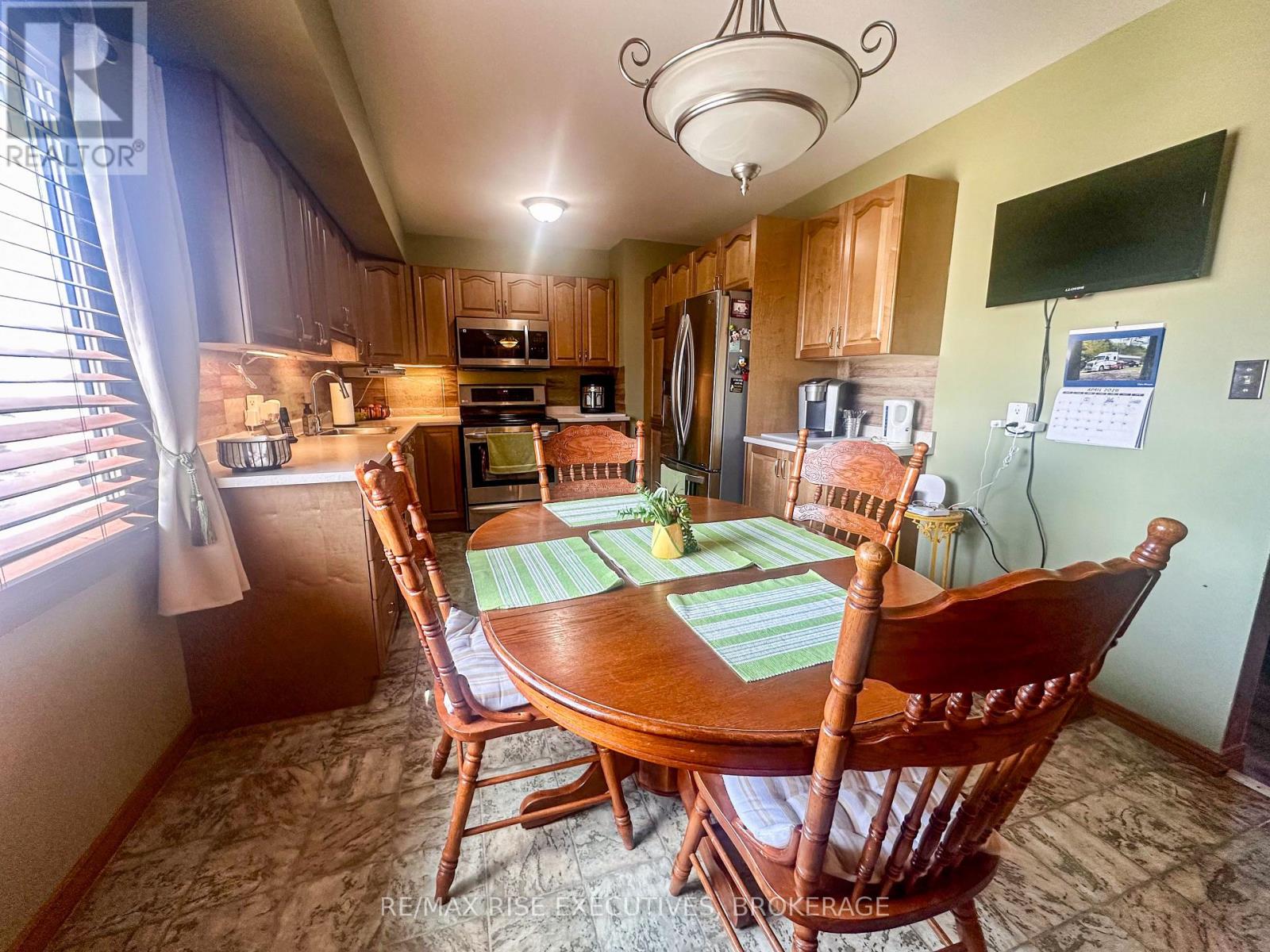 214 AMHERST DRIVE - 6