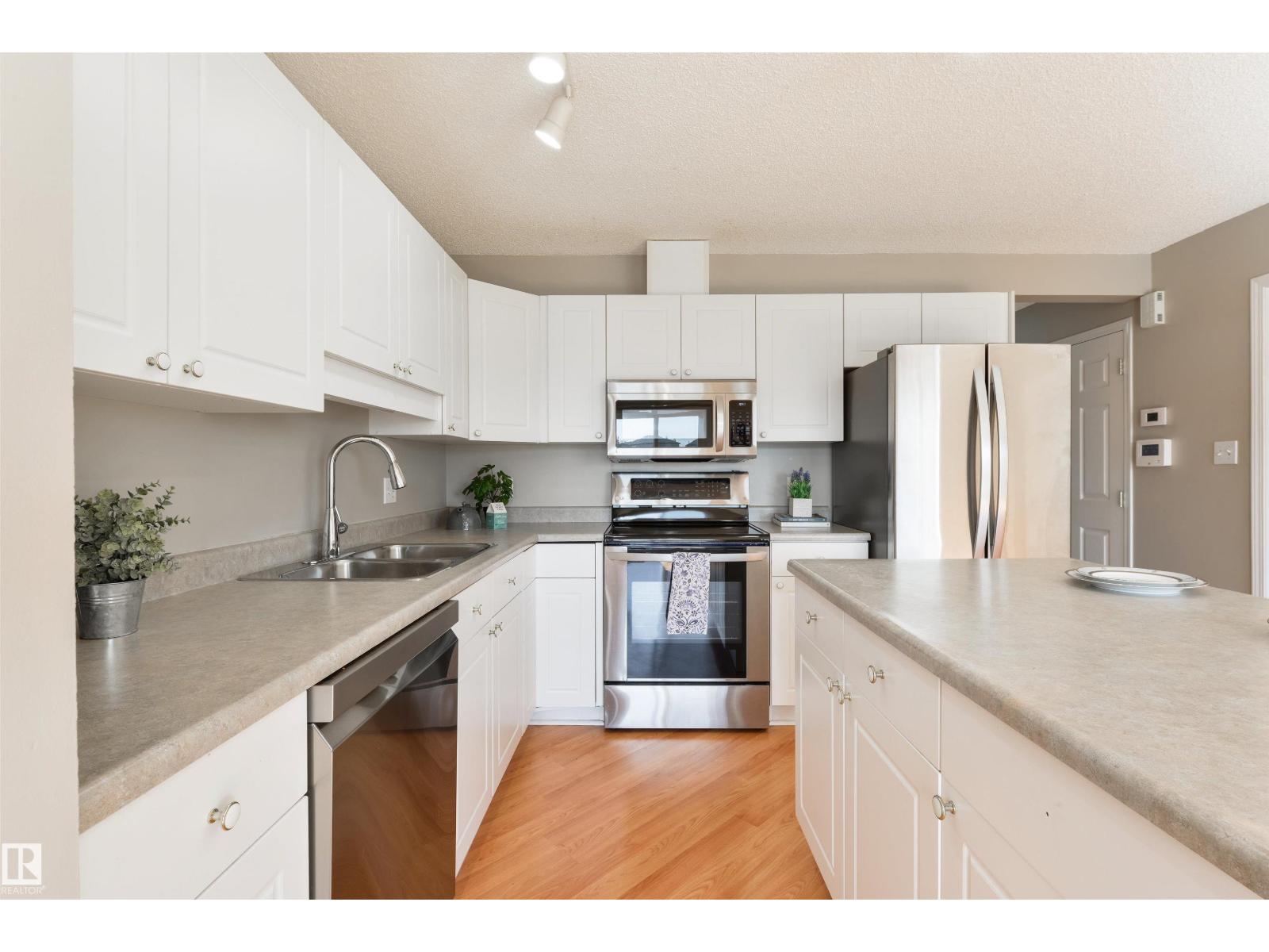 2923 30 ST NW, Edmonton