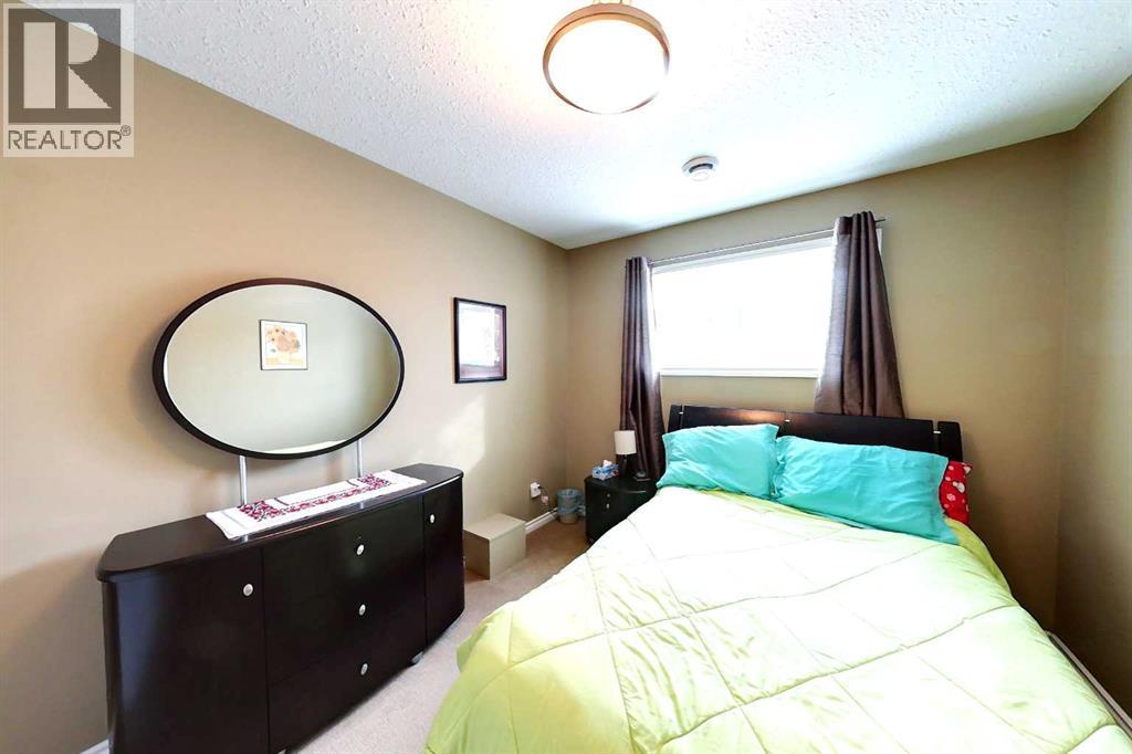 725 10 Street SE — photo 28