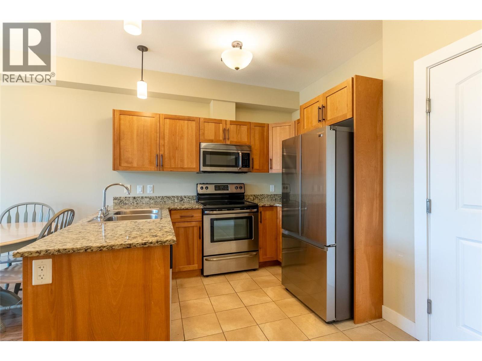 #421 755 MAYFAIR Street - Image 3