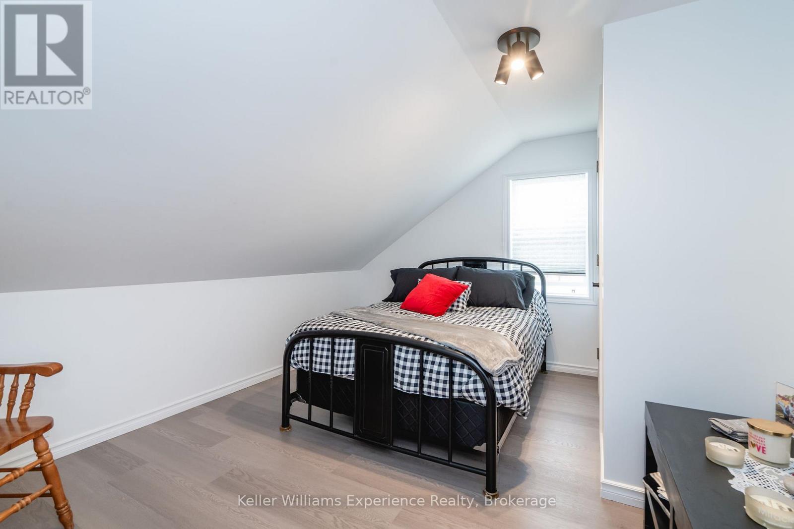 13 TORONTO AVENUE - 16