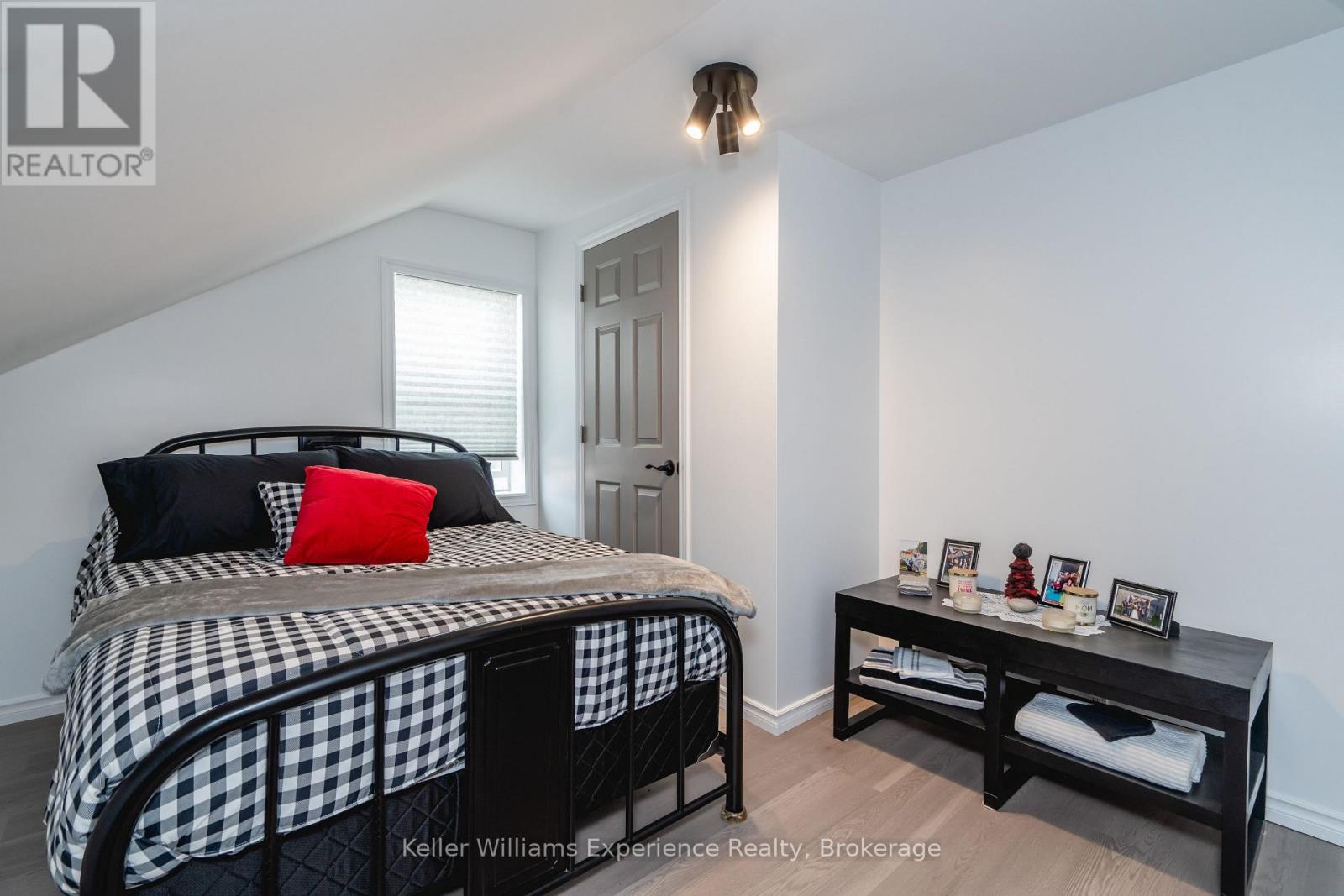 13 TORONTO AVENUE - 17